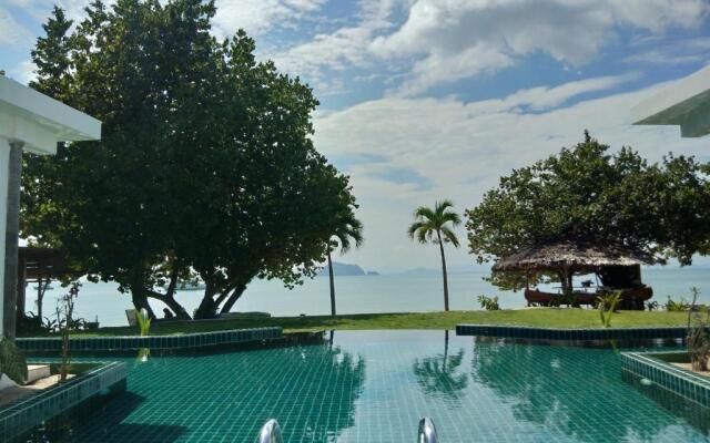 Yao Yai Beach Resort - SHA Extra Plus