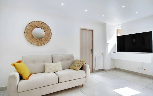 Appartement in the Heart of Paris Canal de L'ourq/crimee