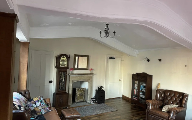 Captivating Tudor 2 Bedroom Apartment in Ipswich