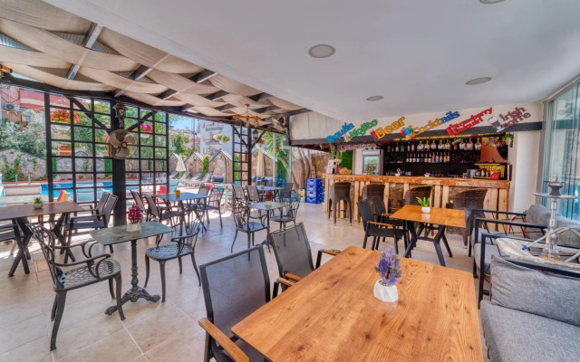 Cleopatra Icaria Apart Hotel