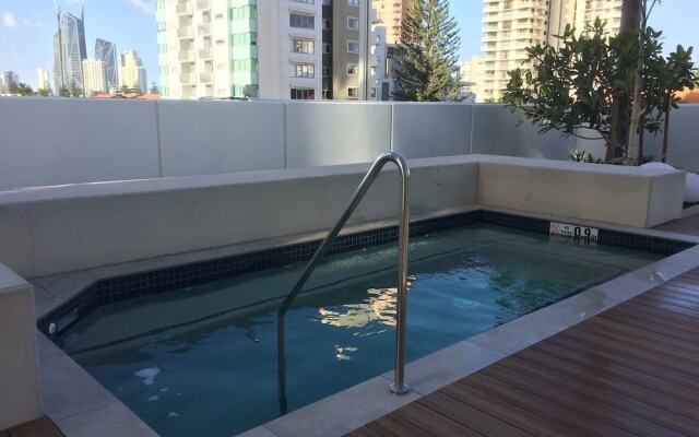 Gold Coast Broadbeach Holiday 2bed2bath Walk to Beach+parking Qbr004