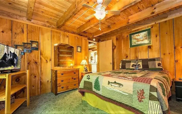Snuggled Inn 2 Bedroom Cabin