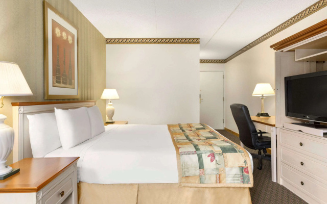Travelodge by Wyndham Owen Sound