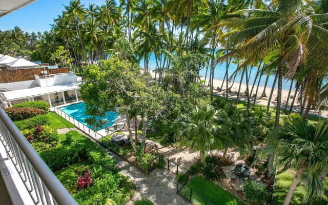 Belle Escapes - Absolute Beachfront Apartment Alamanda Resort “28”