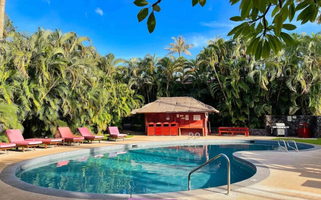 Aina Nalu 2bd/2ba 2 Bedroom Condo by Redawning