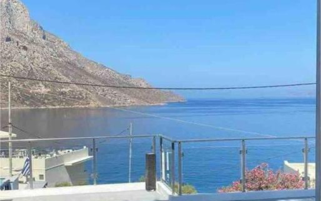 1 Bed - Sleeps 2 - Balcony - Sea View - Parking
