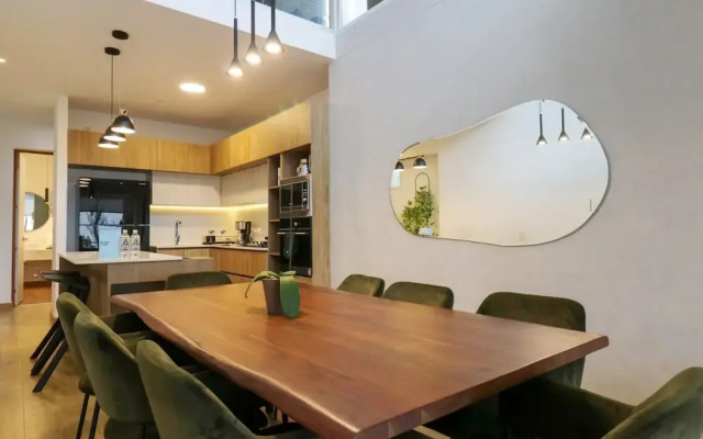 Elegant 3BR Duplex With Balcony in Miraflores
