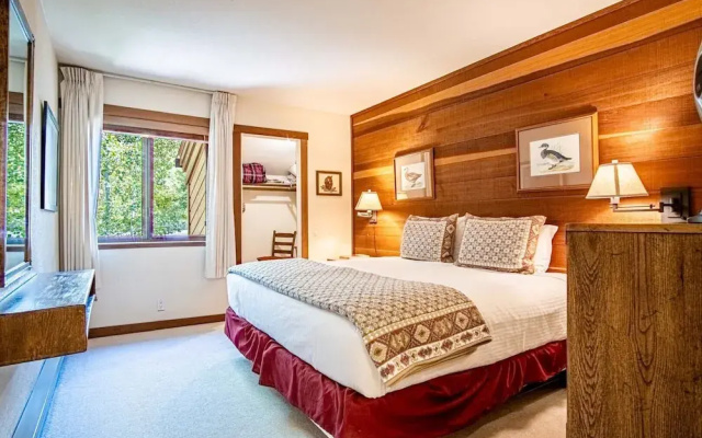 Snow Creek 1541 - Ski-in/ski-out + Pool & Hot Tub