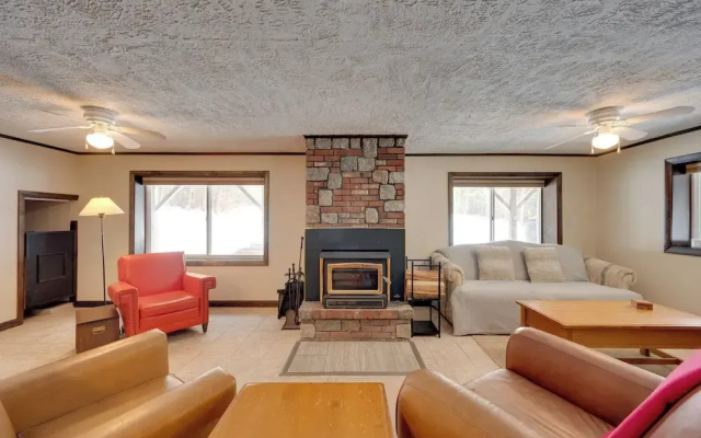 Hike & Ski: Cabin w/ Fireplace in Franconia!
