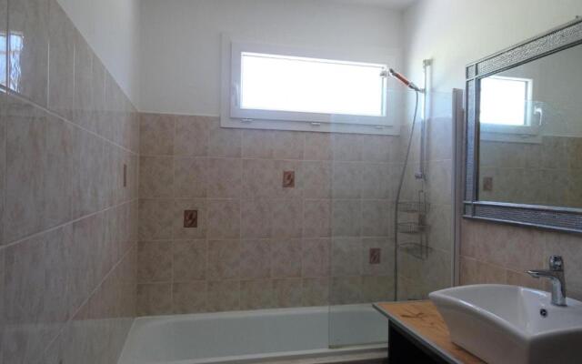 Comfortable Bungalow, Pink Granite Coast