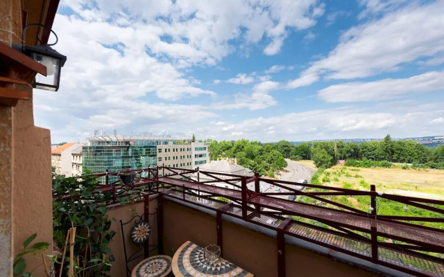 Premium 3 Bed 3 Bath Lounge Apartment