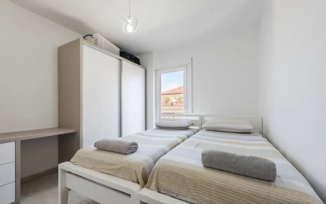 Urban Scene - Free Parking