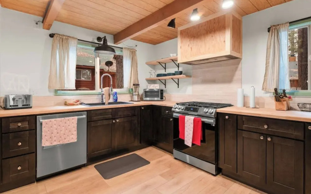 Charming Cabin Escape