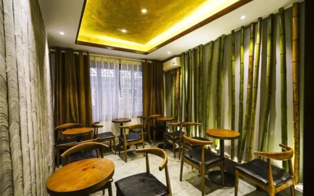 Yinlu Bedroom Fenghuang Hongqiao Shop