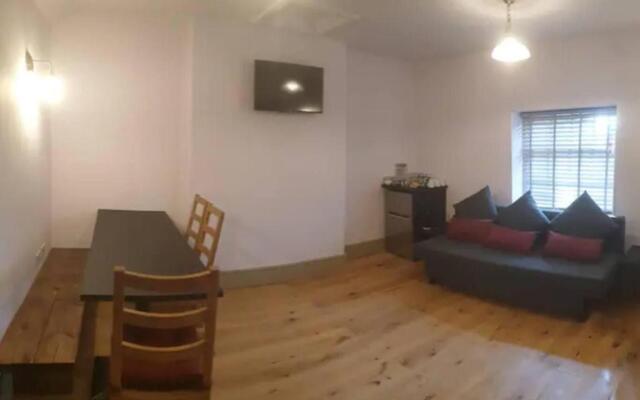 Sparks - Family Suite in Canalside Guesthouse