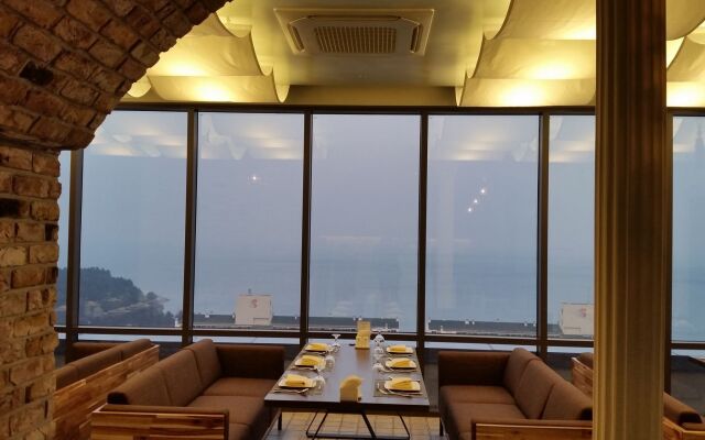 Hyunjin Tourist Hotel