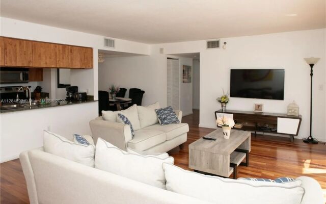 Modern Brickell Condo With Amazing Bay Views