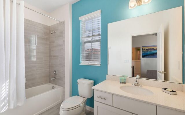 St004v: 10 Bed, Frozen, Spongebob