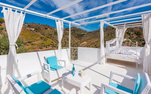 Villa Felicidad Sayalonga by Ruralidays