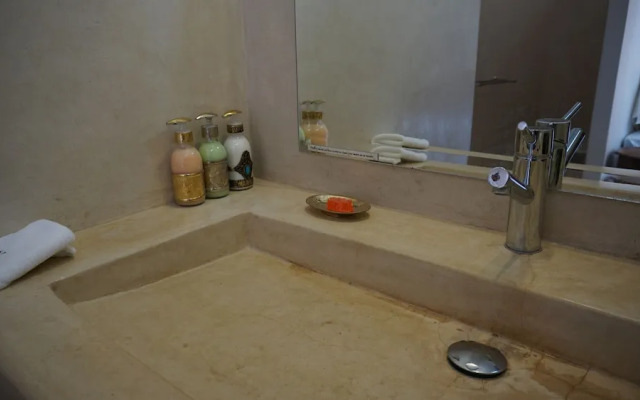 Riad Kalé Polis