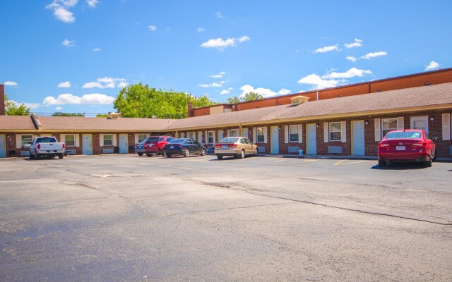 Centralia Motel Near Downtown by OYO
