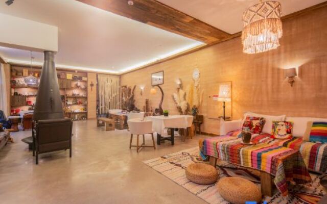 Serene Brit Boutique Hotel Fuxian Lake