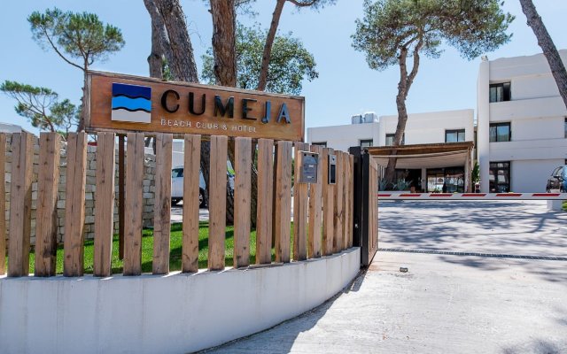 Cumeja - Beach Club & Hotel