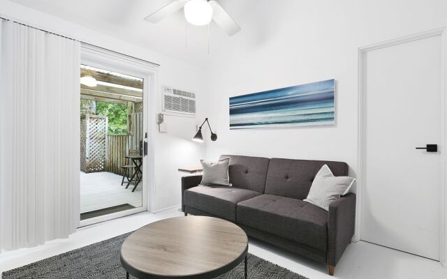 Village Latch Inn Hotel