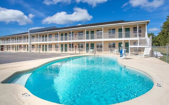 Super 8 Motel - Monticello