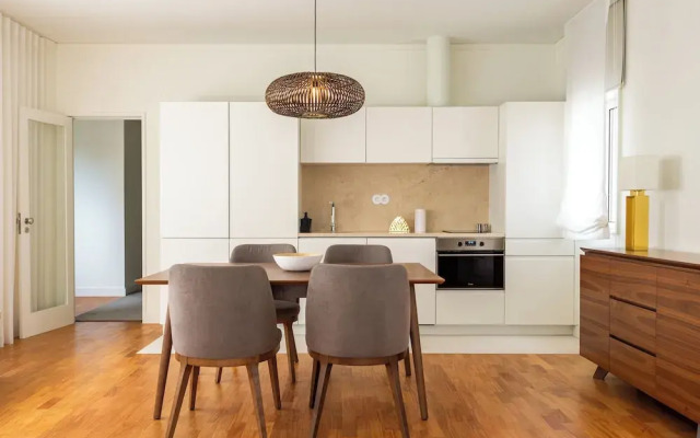 Acm032 Spacious 1BD +balcony