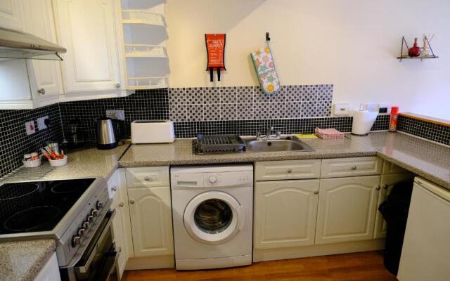 Lovely 1-bedroom apartment with free parking