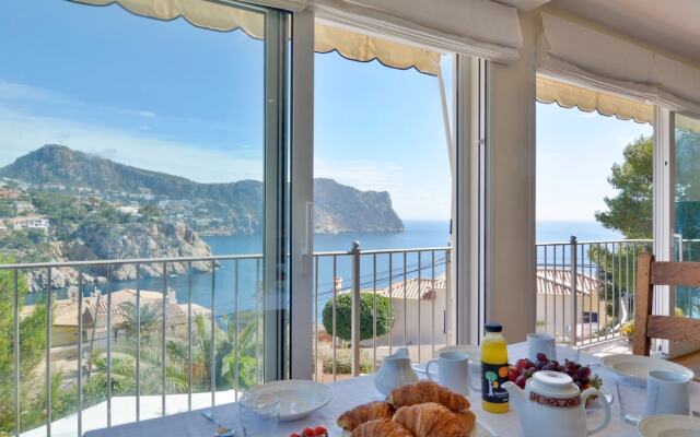 Villa with Incredible Sea Views And Pool Sleeps 7