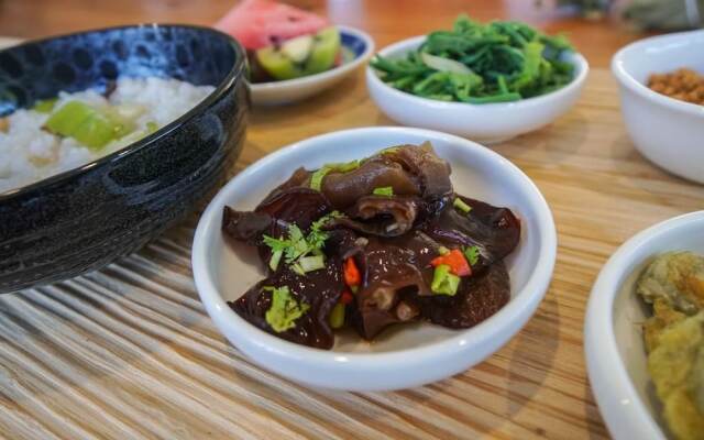 Xi Tou in Sunny Day Inn