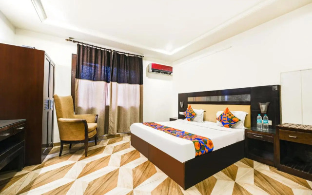 FabHotel Kailash Colony Metro Station
