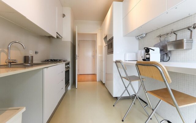 Modern & Bright by Homing