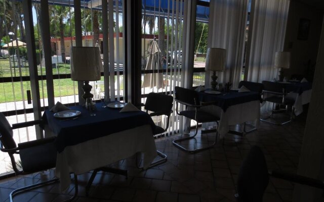 Hotel Las Palmas Midway Inn