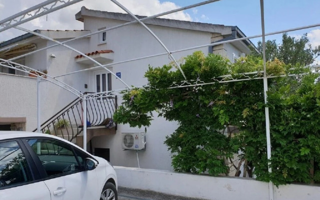 Nina - Free Private Parking - A1