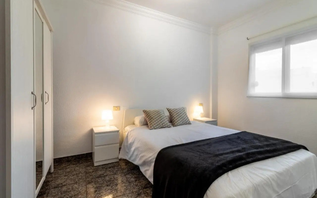Flatguest Cicer - 3BDR + Balcony + Beach