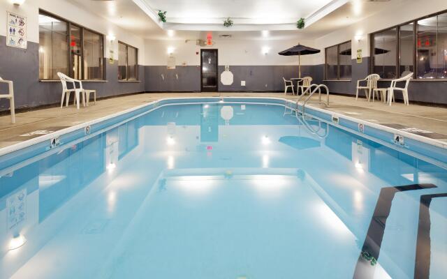 Holiday Inn Express & Suites Lancaster by IHG