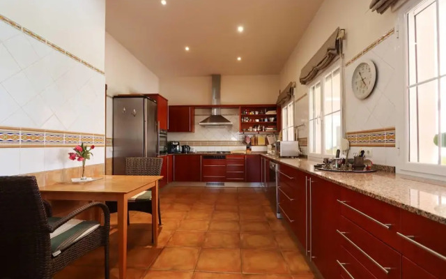 Mozamb in J vea With 4 Bedrooms and 3 Bathrooms