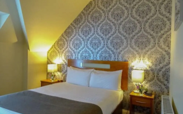 Raheen Woods Hotel