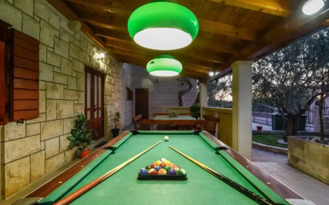 Peaceful Island Haven With Pool, BBQ & Games Area