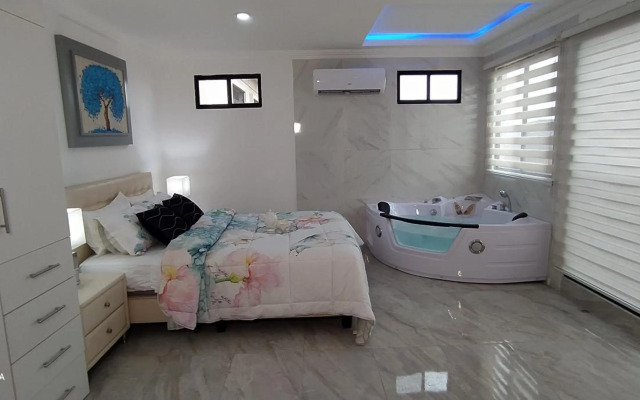 Ecusuites Suite 3 Vacacional Via Costa con Jacuzzi