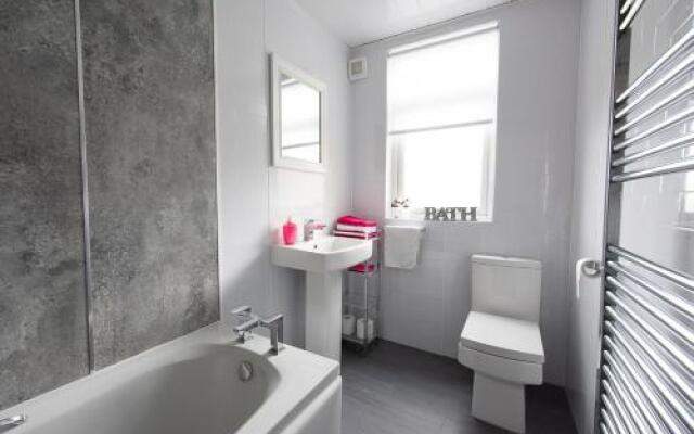 Hls Ashgrove Apartment