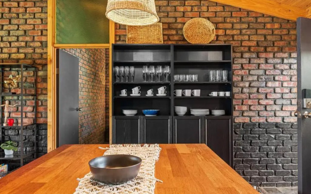 Black Pearl ~ Industrial-Chic in Silver Sands