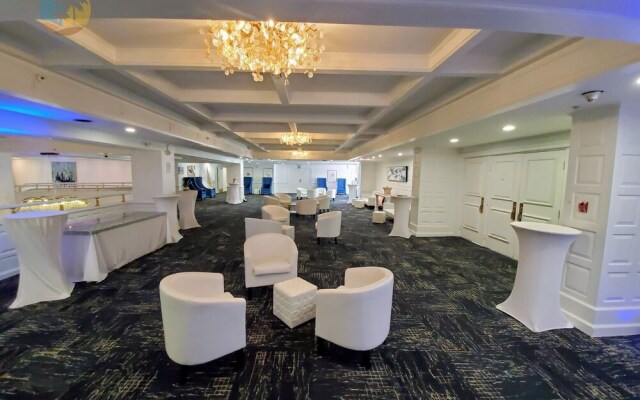 Alexander 1701 2 Bedroom Apts by RedAwning