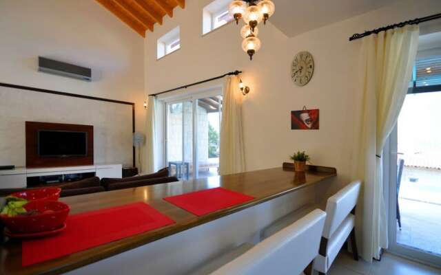 Villa Utku by Akdenizvillam