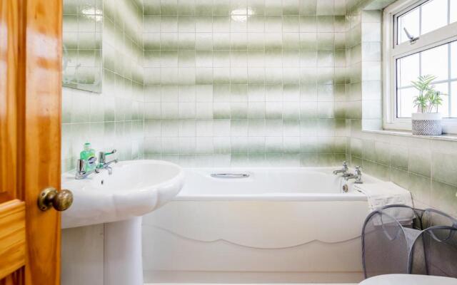 MPL Apartments - Woodside House by Harry Potter Studios