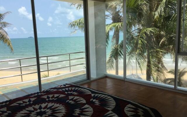 Private Beach Front 5 Bedrooms House