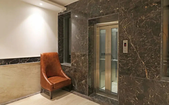 Oyo 10824 Hotel Star Suites